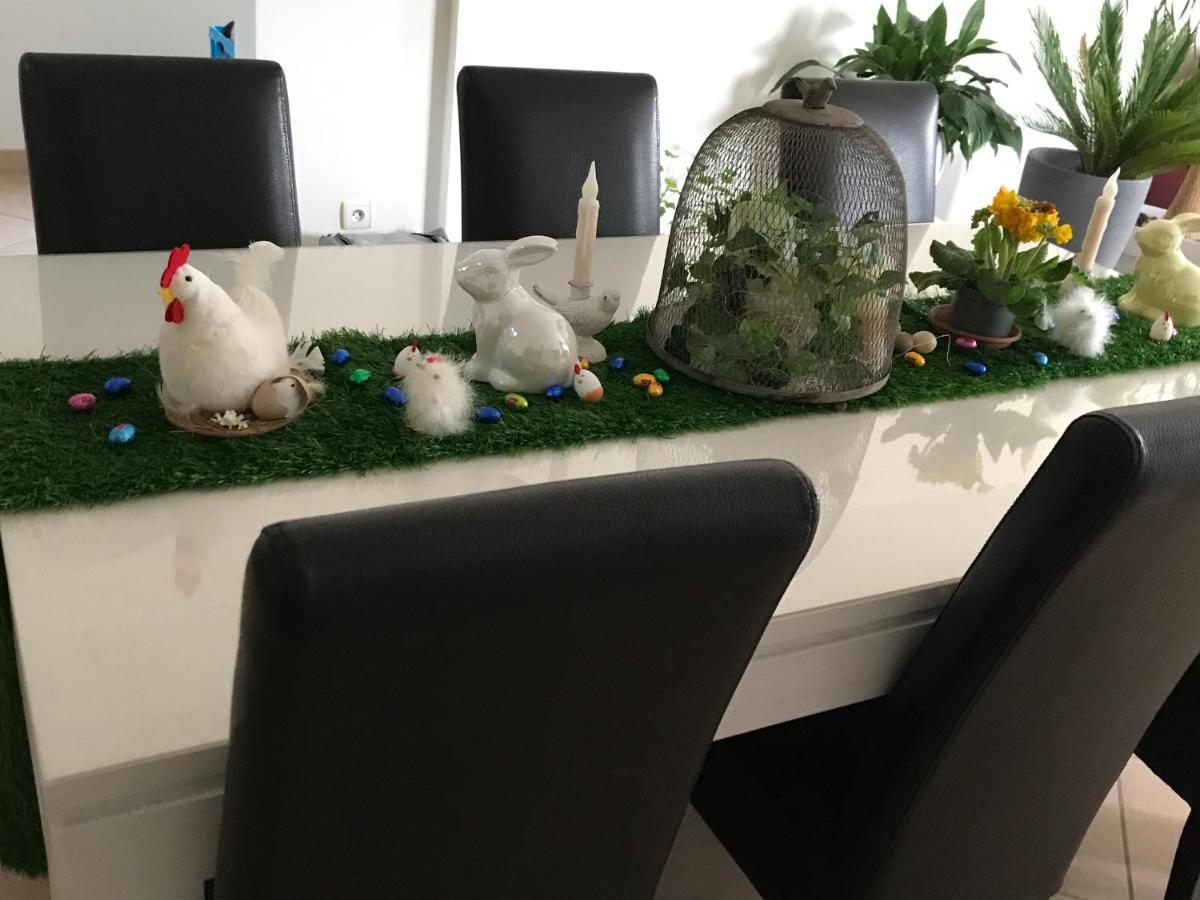 Le Chant Des Oiseaux - Au Pied De La Voie Cyclable * Crevechamps