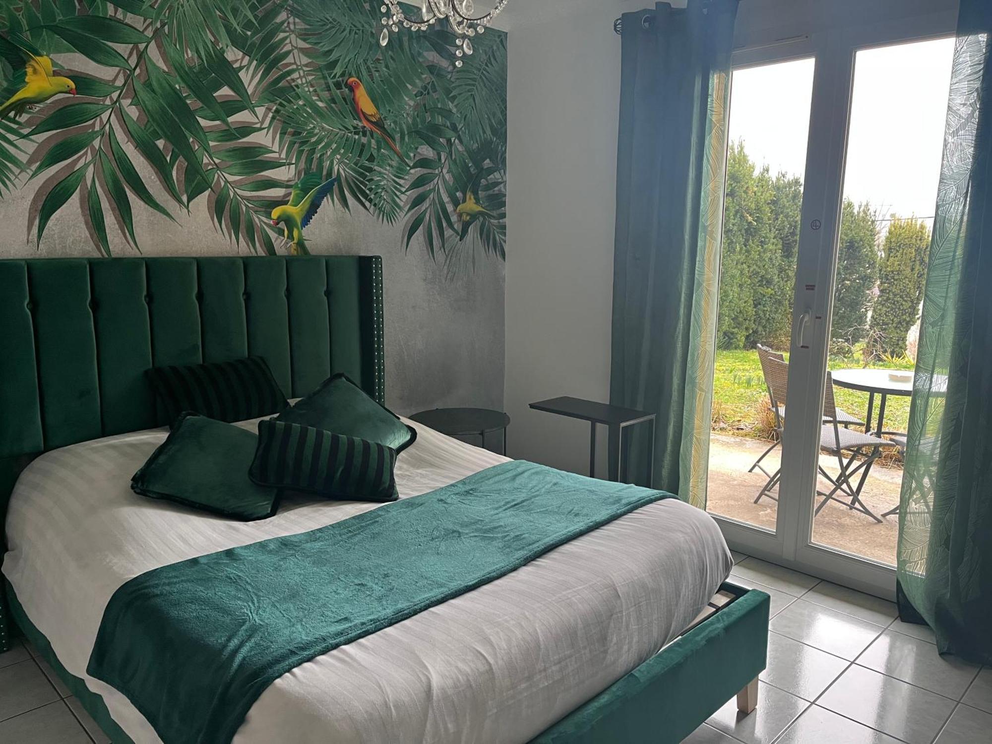 Le Chant Des Oiseaux - Au Pied De La Voie Cyclable Homestay Crevechamps
